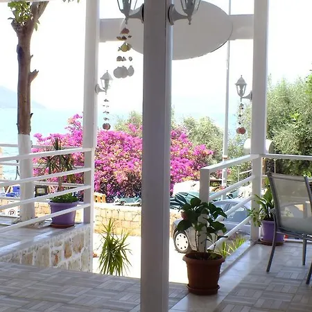 Oda ve Kahvaltı çakıl Kaş